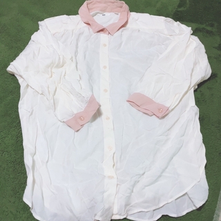 ユニクロ(UNIQLO)のUNIQLO Mサイズ ピンク 襟付き シャツ 羽織り バイカラー 大人女子(シャツ/ブラウス(長袖/七分))