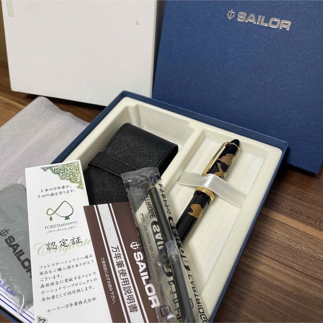 Sailor(セーラー)の【未使用・送料無料】セーラー万年筆 万年筆 プロフィット 蒔絵 鶴に瑞雲 中字  インテリア/住まい/日用品の文房具(ペン/マーカー)の商品写真