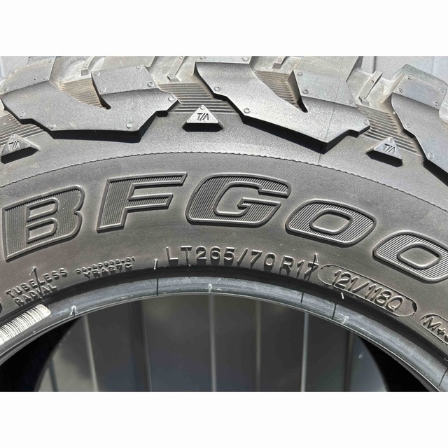 265/70R17 BF Goodrich Mud-Terrain KM3 4本 自動車/バイクの自動車(タイヤ)の商品写真