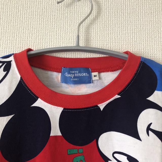 Disney(ディズニー)のディズニーランド　ディズニーシー　ミッキー　カラフル　Tシャツ　半袖　M 美品 レディースのトップス(Tシャツ(半袖/袖なし))の商品写真