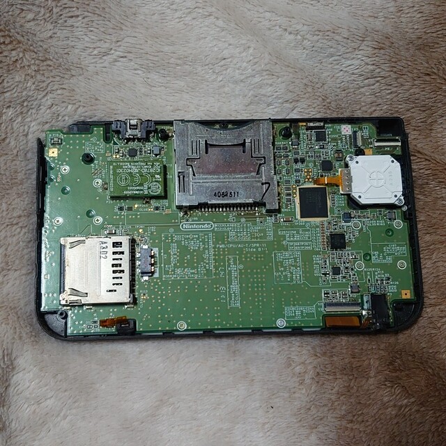 ニンテンドー3DS(ニンテンドー3DS)の3DSLLのメイン基板 故障品!完全ジャンク品!青 エンタメ/ホビーのゲームソフト/ゲーム機本体(その他)の商品写真