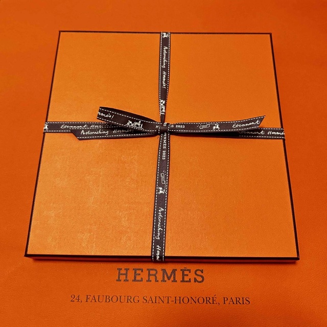 Hermes(エルメス)の新品未使用　エルメス　カレ ダブルフェイス 90 《画家たちの庭》 2023SS レディースのファッション小物(バンダナ/スカーフ)の商品写真