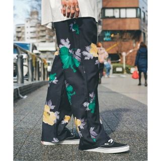 サブサエティ(Subciety)の【BLACK2】Subciety/(U)FLOWER PATTERN SLACKS(その他)