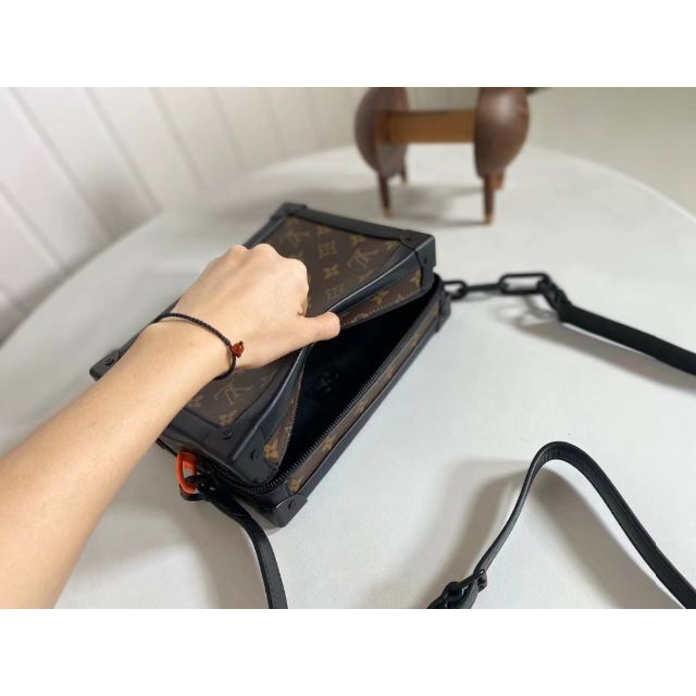 LOUIS VUITTON モノグラム・ソーラーレイ ソフトトランク LOUIS VUITTON モノグラム・ソーラーレイ ソフトトランク