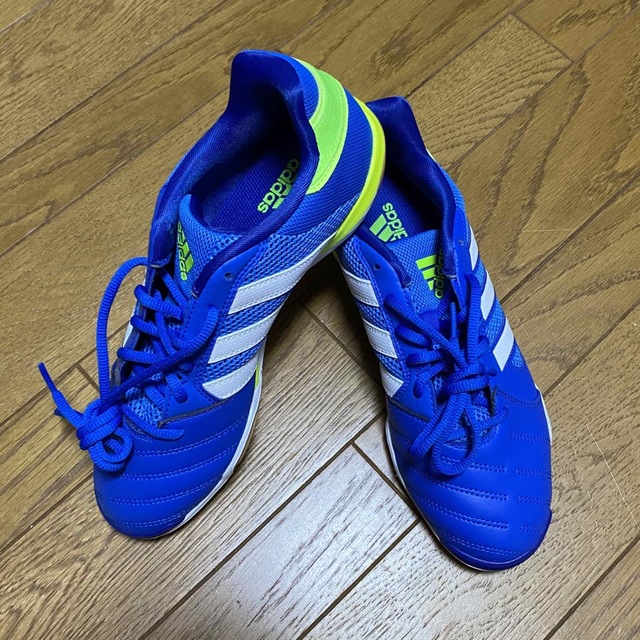 adidasフットサルシューズ　トップサラ