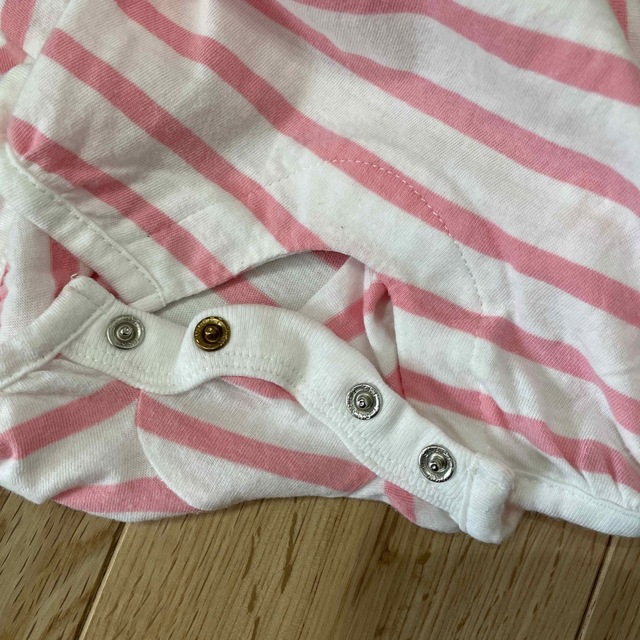 babyGAP(ベビーギャップ)のボーダーロンパース キッズ/ベビー/マタニティのベビー服(~85cm)(ロンパース)の商品写真