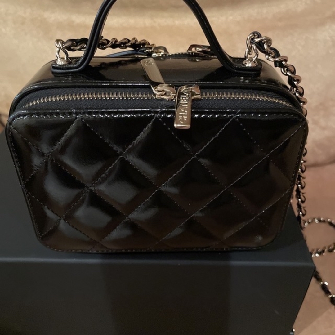 CHANEL(シャネル)の正規品　CHANELチェーンクラッチバッグ レディースのバッグ(ハンドバッグ)の商品写真