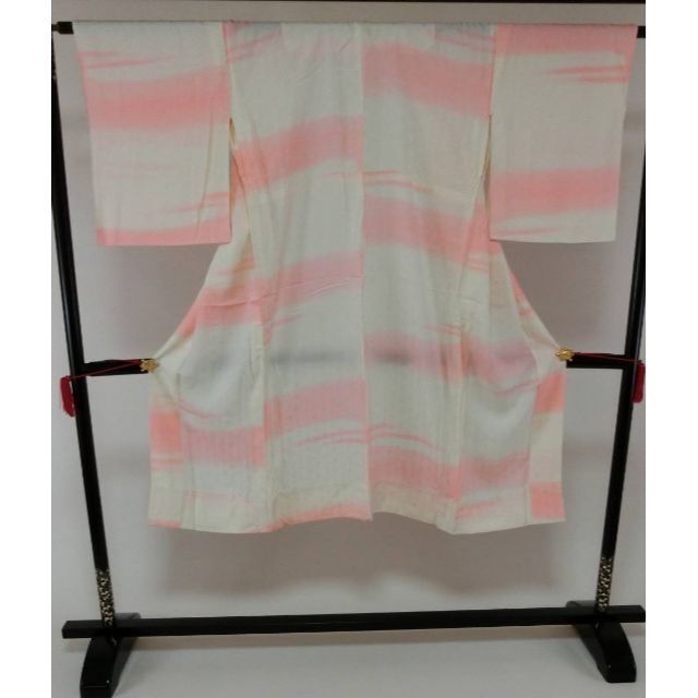 ＡＡお仕立て上がり正絹長襦袢　白、ピンク地に麻の葉地紋　半衿付き | フリマアプリ ラクマ