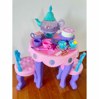 ディズニー(Disney)のサラ様専用⭐︎ディズニープリンセス　テーブルセット＆ティーパーティ　おままごと(知育玩具)