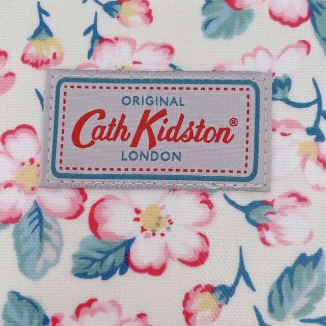 Cath Kidston(キャスキッドソン)のかわいい♥︎1点限り　早い者勝ち！キャスキッドソン　母子手帳ケース　通帳ケース キッズ/ベビー/マタニティのマタニティ(母子手帳ケース)の商品写真