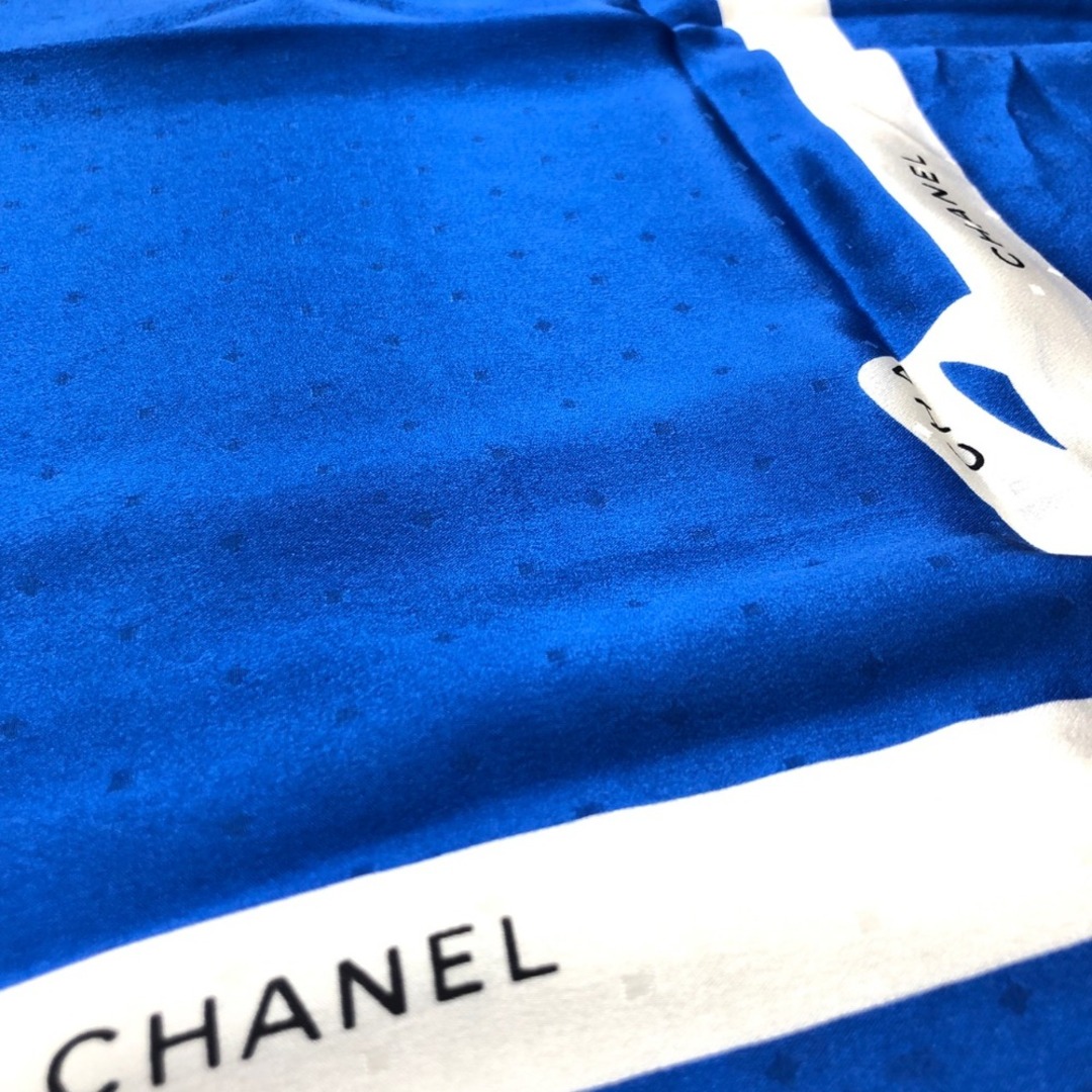 CHANEL(シャネル)の[USED/中古]CHANEL シャネル スカーフ シャネル 透かし柄 リボン ロゴ ブルー ホワイト シルク 中古 ai-tdc-001738-4e レディースのファッション小物(バンダナ/スカーフ)の商品写真