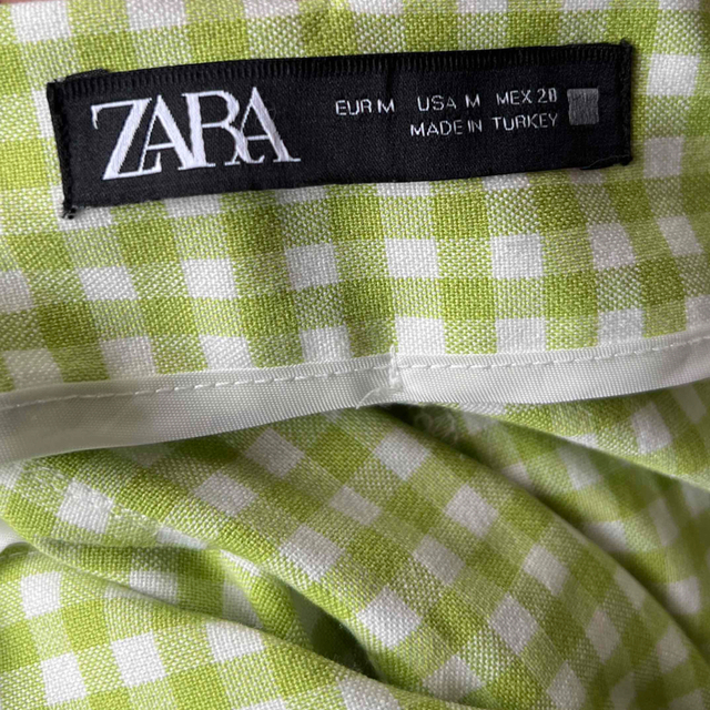ZARA(ザラ)のZARA ギンガムチェック　タックパンツ　ライトグリーン　黄緑 レディースのパンツ(カジュアルパンツ)の商品写真