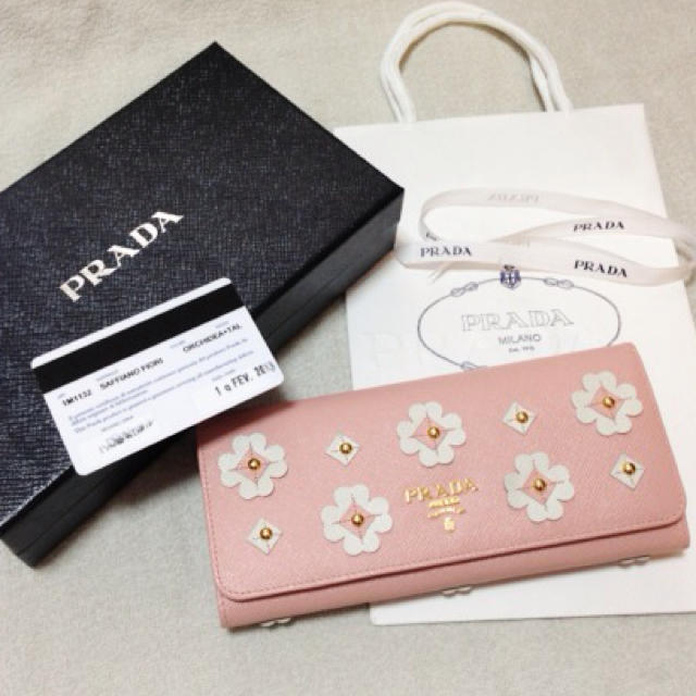 PRADA♡人気レア長財布♡ピンク♡