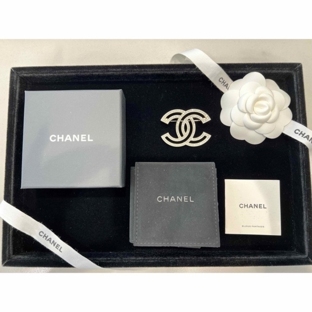 CHANEL(シャネル)のni -ko様専用⭐︎CHANEL ブローチ レディースのアクセサリー(ブローチ/コサージュ)の商品写真