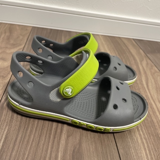 crocs(クロックス)のcrocs サンダル 18cm キッズ/ベビー/マタニティのキッズ靴/シューズ(15cm~)(サンダル)の商品写真