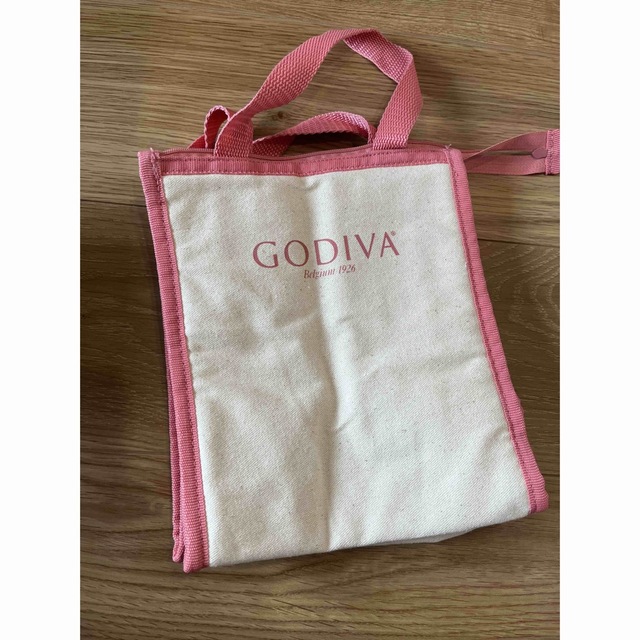 GODIVA(ゴディバ)のGODIVA ゴディバ 保冷バッグ 新品 未使用品 インテリア/住まい/日用品のキッチン/食器(弁当用品)の商品写真