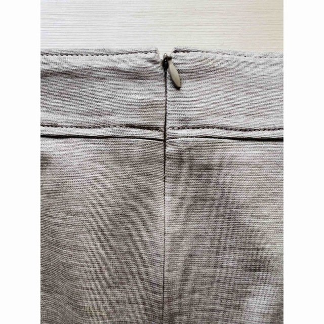 トラサルディ　膝丈スカートベージュ レディースのスカート(ひざ丈スカート)の商品写真