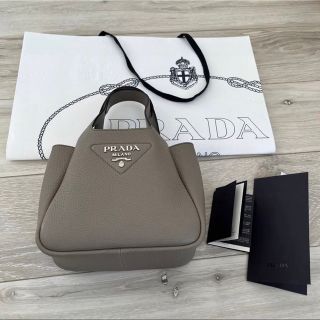 プラダ レザーバッグ(グレー/灰色系)の通販 30点 | PRADAを買うなら
