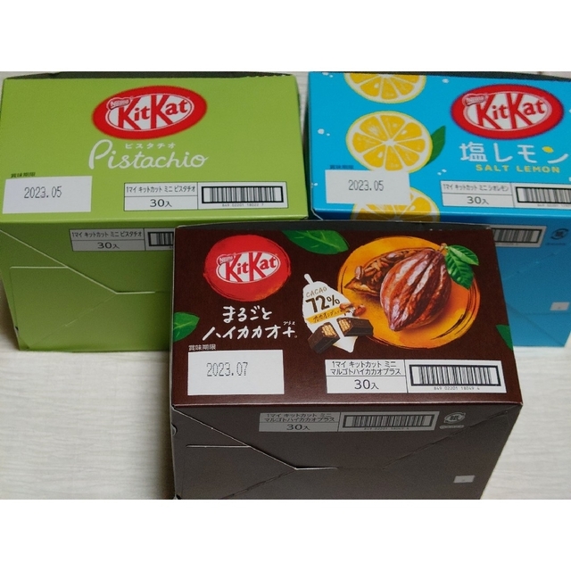 Nestle(ネスレ)の【３種３０個】ネスレ　キットカット　ミニ　ハイカカオ72％・ビスタチオ・塩レモ 食品/飲料/酒の食品(菓子/デザート)の商品写真