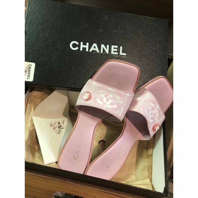 CHANEL(シャネル)のCHANEL ニュートラベルライン ピンク ミュール美品 37 シャネル 値下げ レディースの靴/シューズ(ミュール)の商品写真