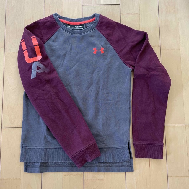 UNDER ARMOUR(アンダーアーマー)のアンダーアーマー　トレーナー　135〜145㎝ キッズ/ベビー/マタニティのキッズ服男の子用(90cm~)(Tシャツ/カットソー)の商品写真