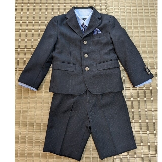 男の子フォーマルスーツ黒、シャツ、ネクタイ　110cm キッズ/ベビー/マタニティのキッズ服男の子用(90cm~)(ドレス/フォーマル)の商品写真