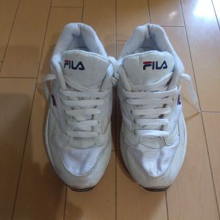 フィラ 白スニーカーの通販 80点 | FILAを買うならラクマ