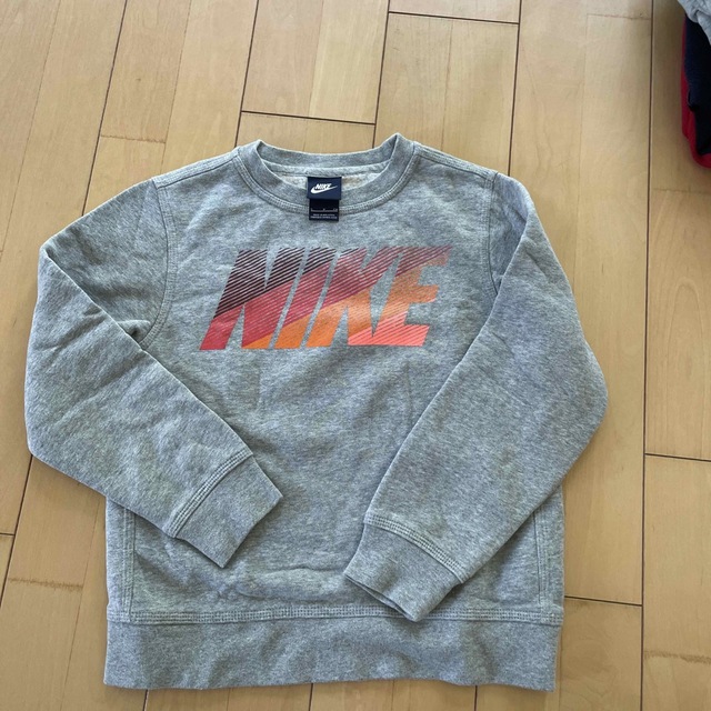 NIKE(ナイキ)のリッキー様専用　NIKE トレーナー　Sサイズ レディースのトップス(トレーナー/スウェット)の商品写真