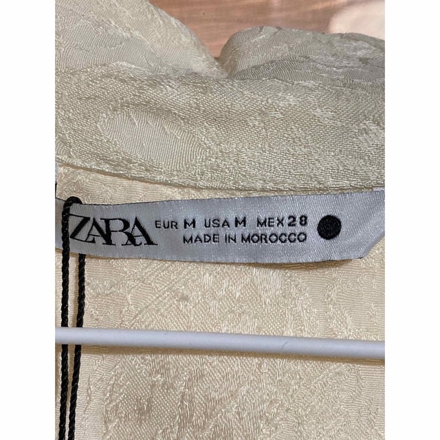 ZARA(ザラ)の【zara 新品未使用】丈長め　ペイズリー光沢あるシャツ レディースのトップス(シャツ/ブラウス(長袖/七分))の商品写真