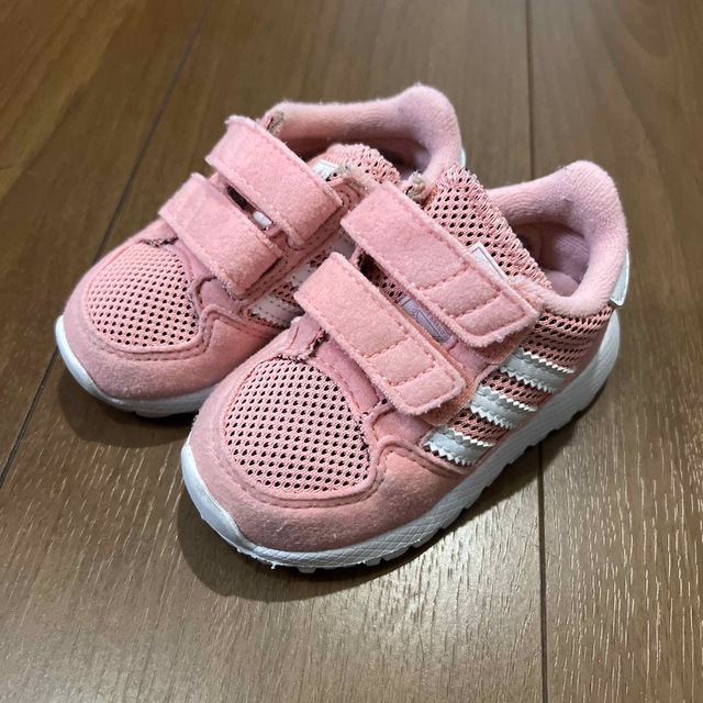 adidas(アディダス)のadidas スニーカー キッズ/ベビー/マタニティのベビー靴/シューズ(~14cm)(スニーカー)の商品写真