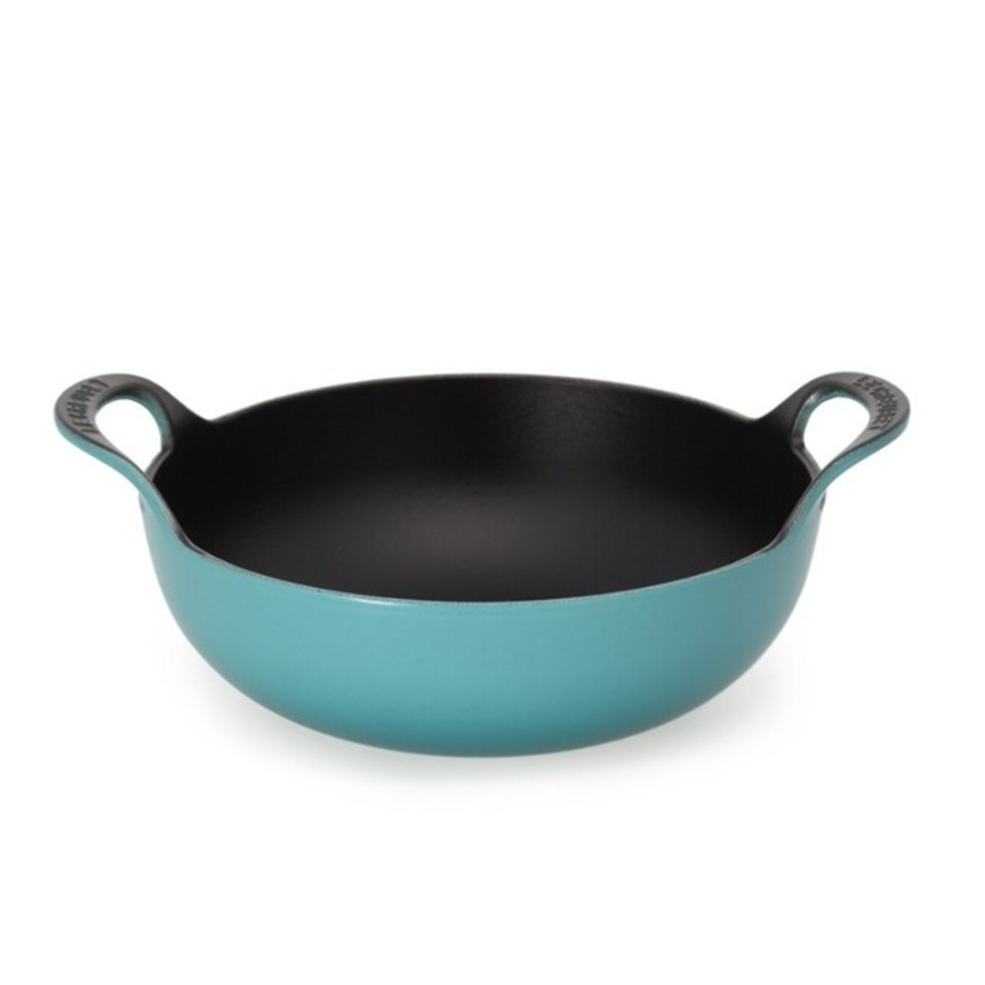 LE CREUSET(ルクルーゼ)の《新品》ルクルーゼ　バルチディッシュ 24cm　カリビアンブルー インテリア/住まい/日用品のキッチン/食器(調理道具/製菓道具)の商品写真