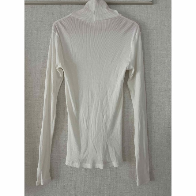 GU(ジーユー)のGU スタイルインナー S 白 タートルネック レディースの下着/アンダーウェア(アンダーシャツ/防寒インナー)の商品写真