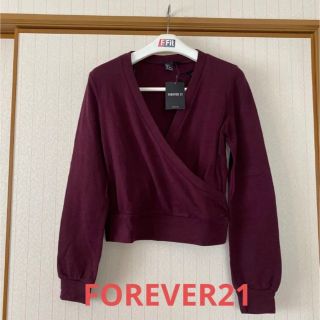 フォーエバートゥエンティーワン(FOREVER 21)の新品❤️タグ付き　FOREVER21 カシュクール　トップス(カットソー(長袖/七分))