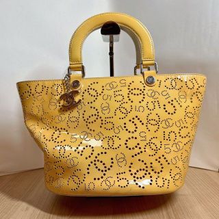 CHANEL - シャネル パテントレザー イエロー ハンドバッグの通販 by