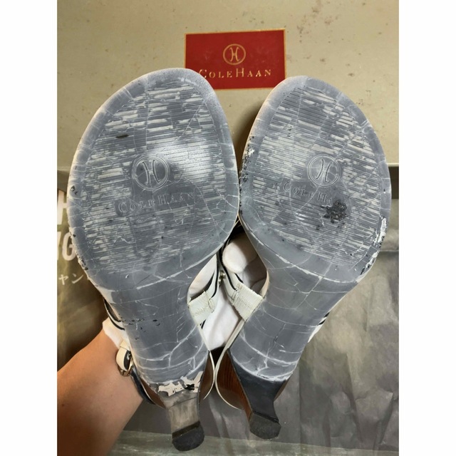 Cole Haan(コールハーン)の440）【COLE HAAN】白トングサンダル24cm（中古／裏側底面難あり） レディースの靴/シューズ(サンダル)の商品写真
