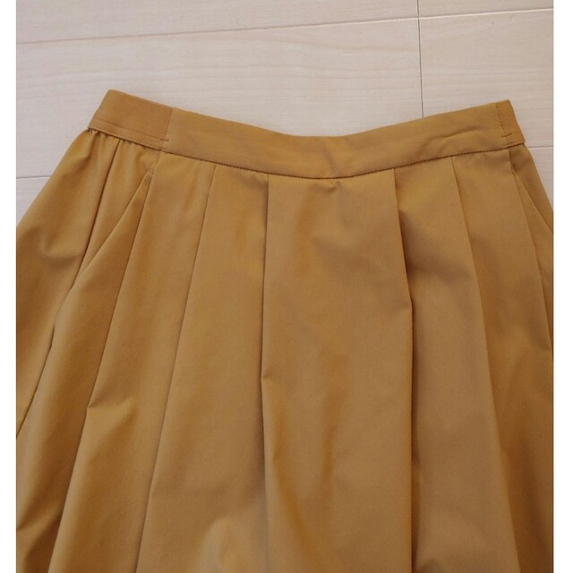 UNIQLO(ユニクロ)のユニクロ★からし色 フレアスカート レディースのスカート(ひざ丈スカート)の商品写真