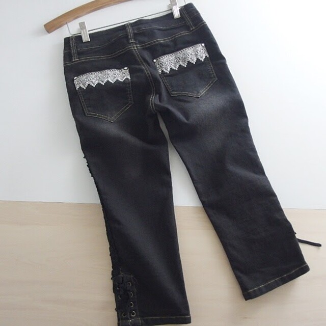 axes femme(アクシーズファム)の春夏　●アクシーズファム●　レース使いクロップドデニムパンツ　M♪ローライズ　黒 レディースのパンツ(クロップドパンツ)の商品写真