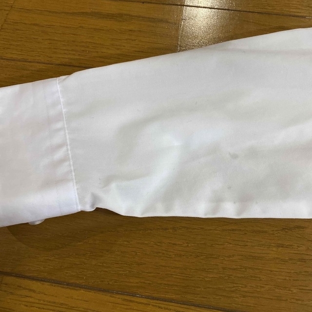 男の子　ワイシャツ　白　150 長袖　1枚 キッズ/ベビー/マタニティのキッズ服男の子用(90cm~)(Tシャツ/カットソー)の商品写真