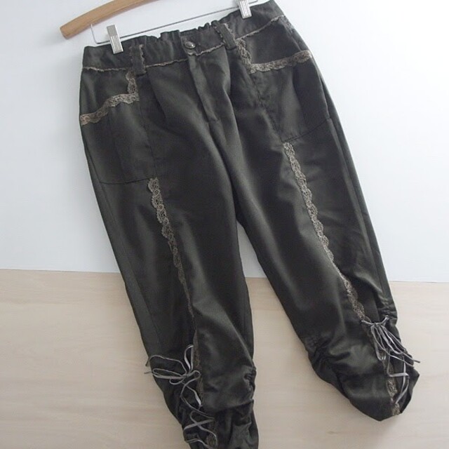 axes femme(アクシーズファム)の春夏　●アクシーズファム●　タック入りクロップドパンツ　M　♪　カーキ　匿名配送 レディースのパンツ(クロップドパンツ)の商品写真