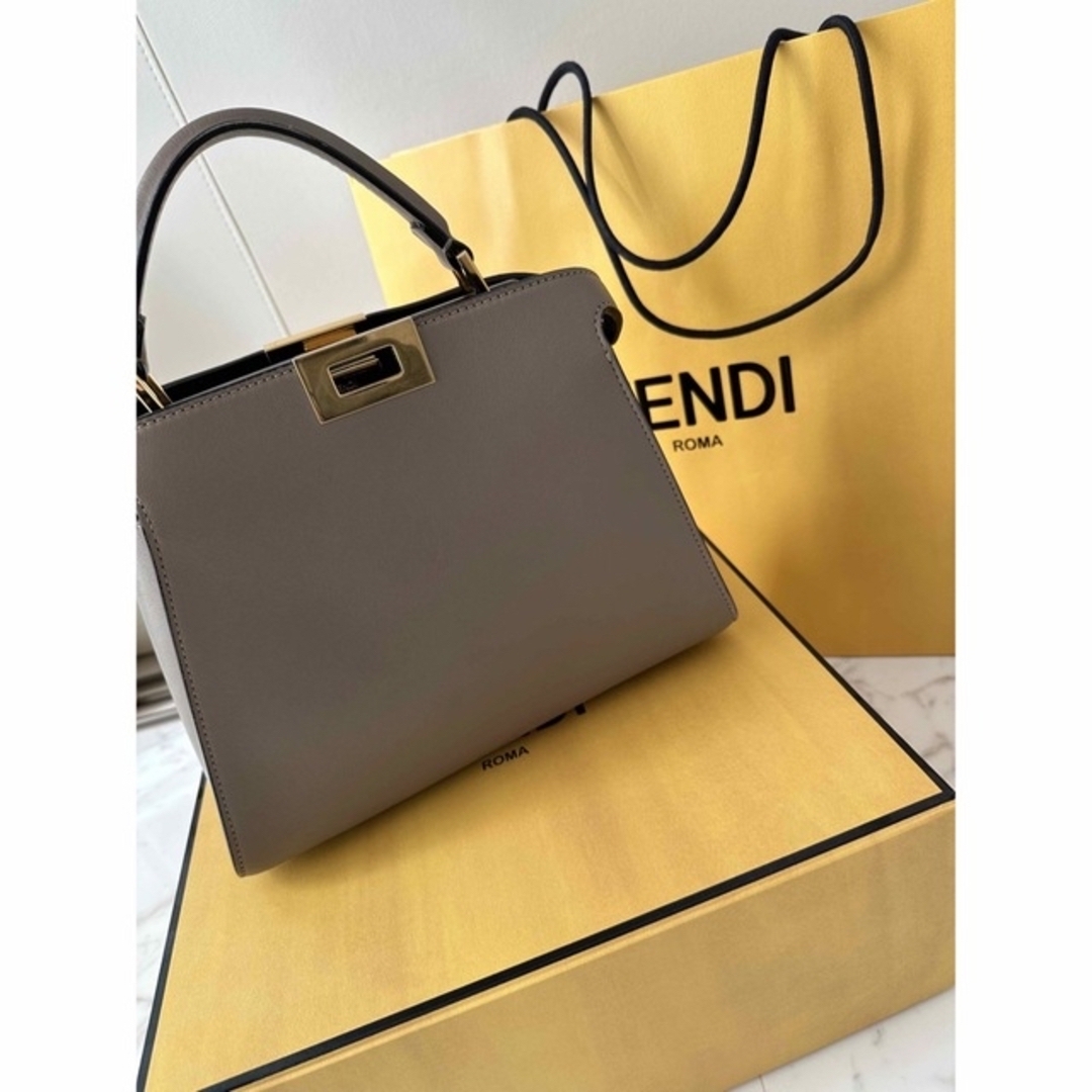 FENDI(フェンディ)のFENDI エッセンシャリー レディースのバッグ(ハンドバッグ)の商品写真