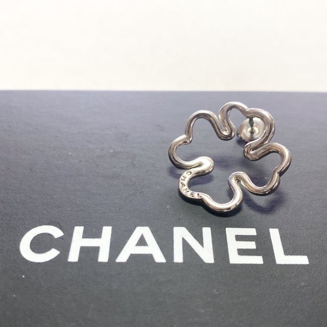 CHANEL silver925 クローバーピアス　片耳LOEWE