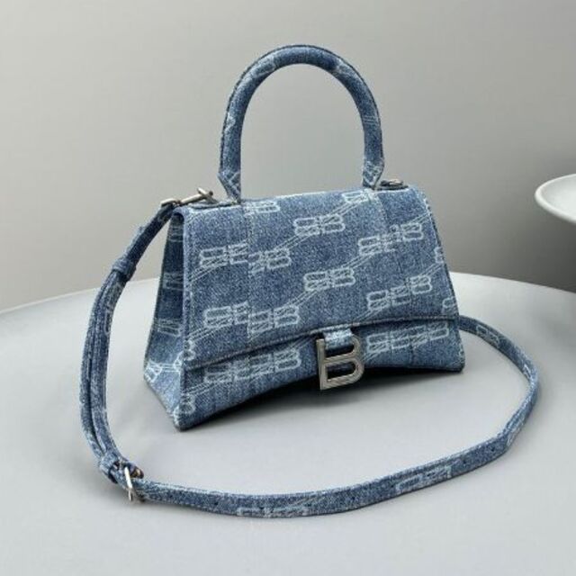 まとめ買いでお得 Balenciaga バレンシアガ グラフィティー アワー