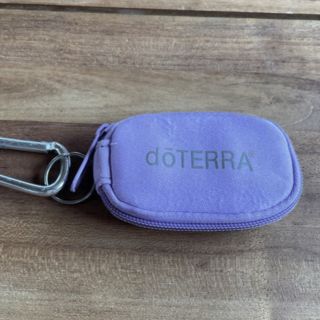 ドテラ(doTERRA)の↓【doTERRA】ミニボトルケース(アロマグッズ)