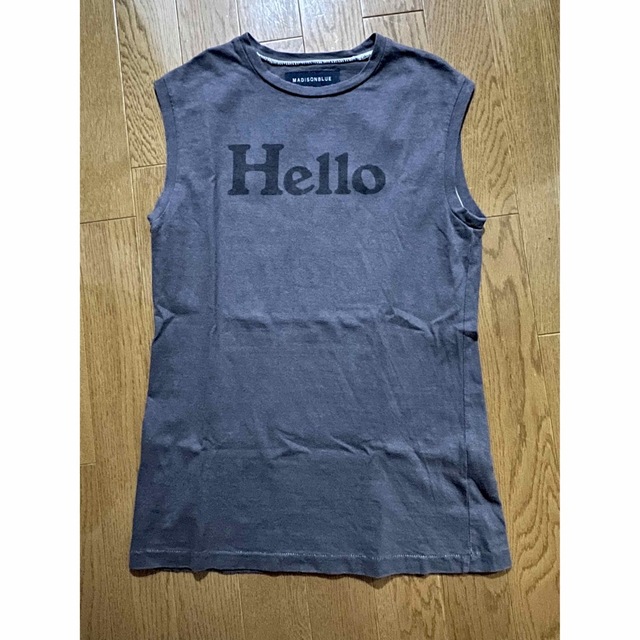 MADISONBLUE(マディソンブルー)のMADISONBLUE マディソンブルー HELLO ノースリーブ Tシャツ レディースのトップス(Tシャツ(半袖/袖なし))の商品写真