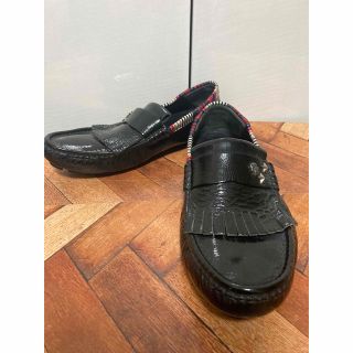 グッチ(Gucci)のGUCCI グッチ  エナメル  スタッズ　ローファー　6 1/2(ドレス/ビジネス)