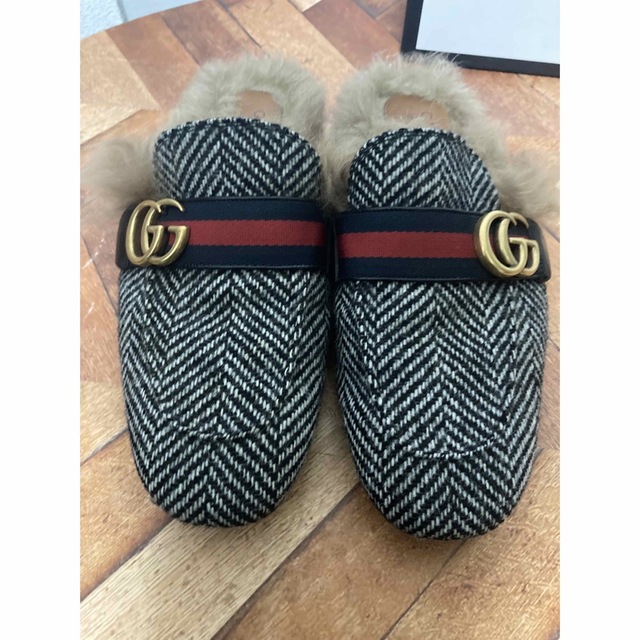 Gucci(グッチ)のGUCCI グッチ  ヘリンボーン　ファー　サンダル　6 メンズの靴/シューズ(サンダル)の商品写真