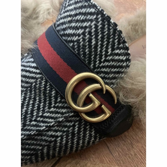 Gucci(グッチ)のGUCCI グッチ  ヘリンボーン　ファー　サンダル　6 メンズの靴/シューズ(サンダル)の商品写真