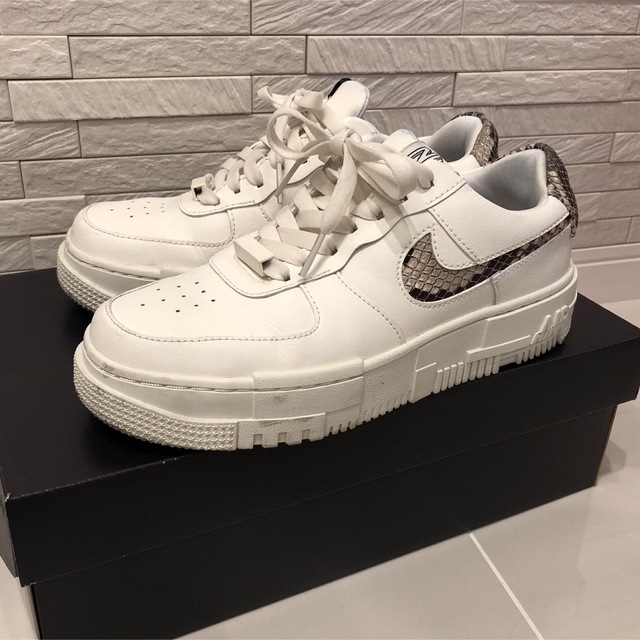 NIKE - Nike Air Force 1 ピクセル SE パイソン 23.5㎝ の通販 by