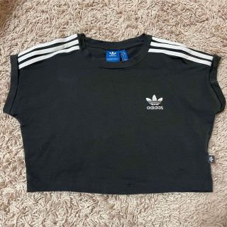 アディダス(adidas)のadidas ショート丈トップス(Tシャツ(半袖/袖なし))