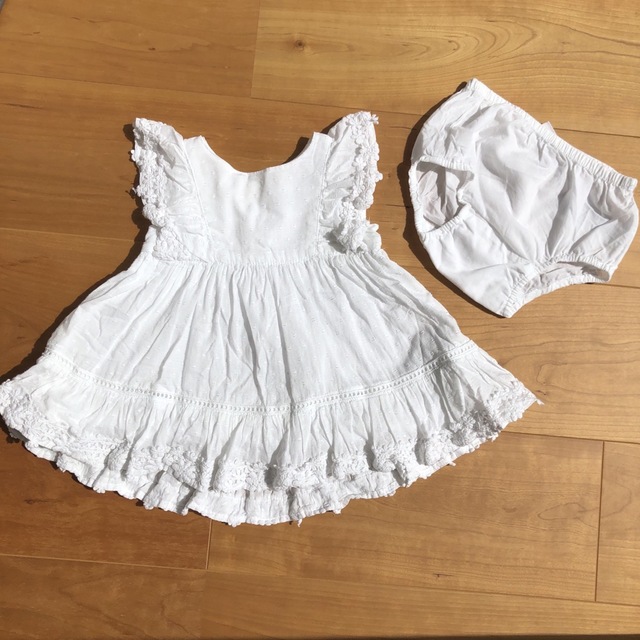 babyGAP(ベビーギャップ)の【baby GAP】ワンピース（オムツカバー付） キッズ/ベビー/マタニティのベビー服(~85cm)(ワンピース)の商品写真